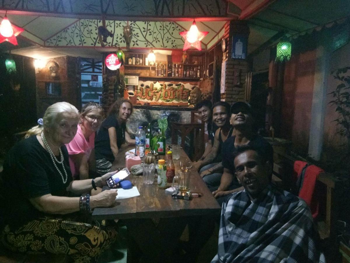 Lucky Bamboo'Bungalows-Resto And Orangutan Jungle Trekking Tours Букит-Лаванг Экстерьер фото
