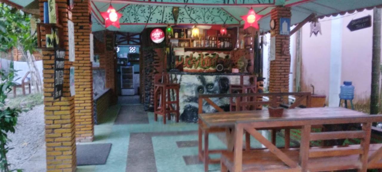 Lucky Bamboo'Bungalows-Resto And Orangutan Jungle Trekking Tours Букит-Лаванг Экстерьер фото