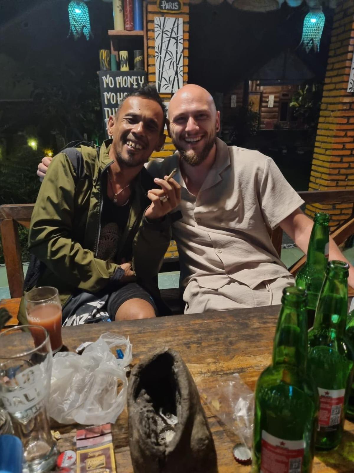 Lucky Bamboo'Bungalows-Resto And Orangutan Jungle Trekking Tours Букит-Лаванг Экстерьер фото