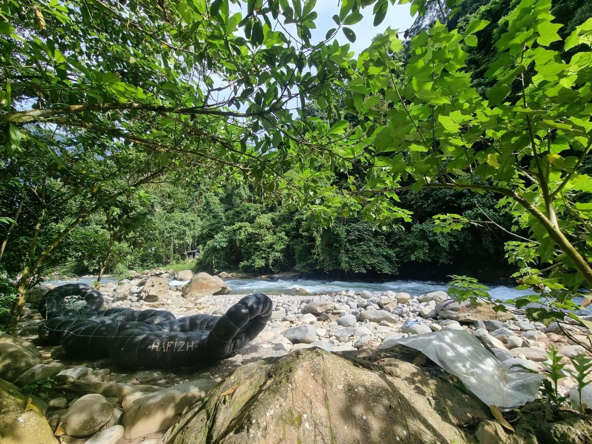 Lucky Bamboo'Bungalows-Resto And Orangutan Jungle Trekking Tours Букит-Лаванг Экстерьер фото