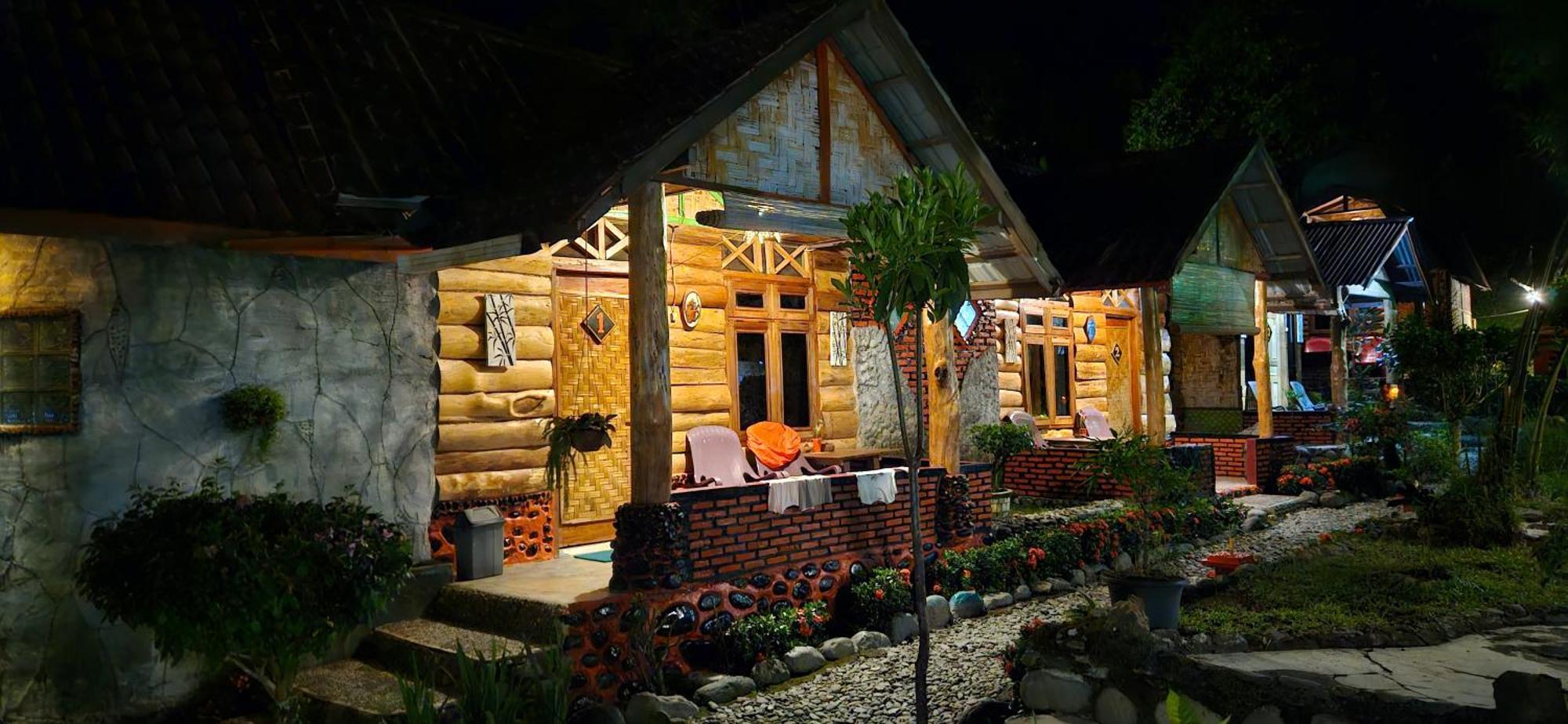 Lucky Bamboo'Bungalows-Resto And Orangutan Jungle Trekking Tours Букит-Лаванг Экстерьер фото